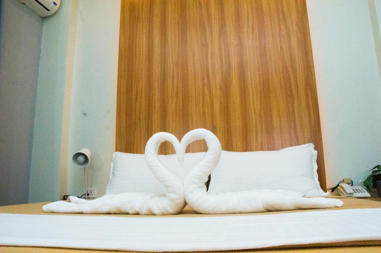 Elti Suites By Bluebookers อังเฮเลส ภายนอก รูปภาพ